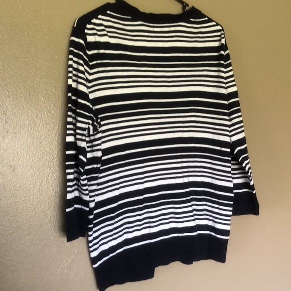 𝅺Gap Navy and White Stripe Sweater - Picture 4 of 9